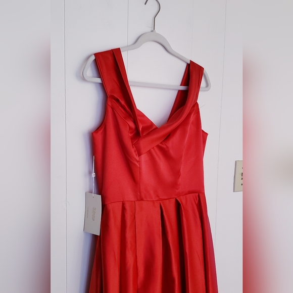 TS Couture FORMAL GOWN - Picture 2 of 7